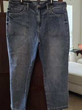 EUC Torrid High-Rise Straight Classic Jeans in Medium Blue